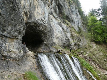 Sortie par la rive droite (attention à l’état de la corde fixe).