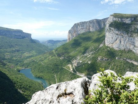 Falaises de Presles, lac de barrage de Choranche.