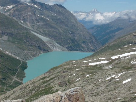 Au dernier plan, sommet de l’Oberland.