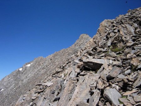 La Pointe des Ouillons (à gauche, tout au bout de l’arête).