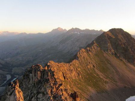 Le col et la Pyramide du Laurichard.