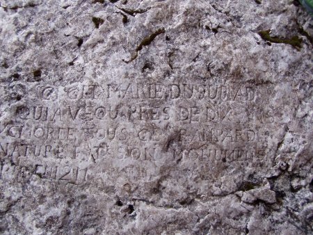 inscription à l’entrée de la grotte