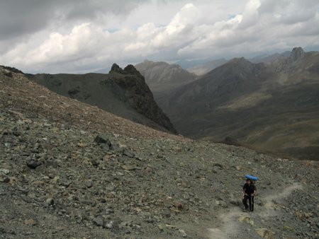 Nono en plein action dans la montée du col : il aura droit à sa lichée de Whisky la haut ...