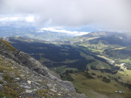 Regard arrière sur Megève, Mont-d’arbois, le lac de Javen et l’altiport de Megève.