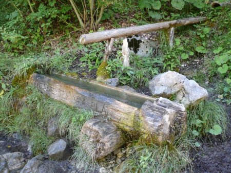 Peu après le départ, la «fontaine du Vin Blanc».