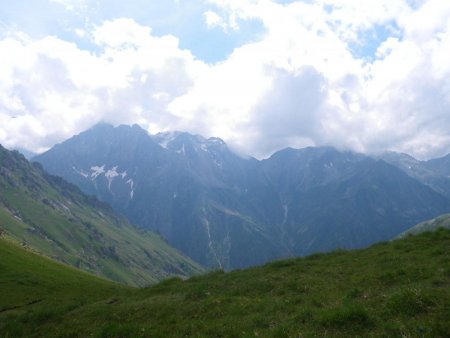 Au col, vue pas top aujourd’hui vers le Pic des Souffles.