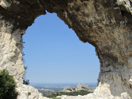 Le Mont Gaussier visible dans le trou.