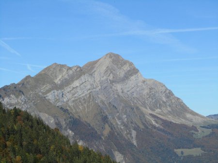 Montée face au Mont Charvin.