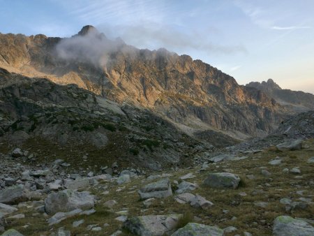 Au petit matin : la vallée s’éclaire