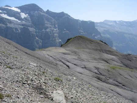 La Tête de Perua (2295 m) et le Pic de Tenneverge derrière 