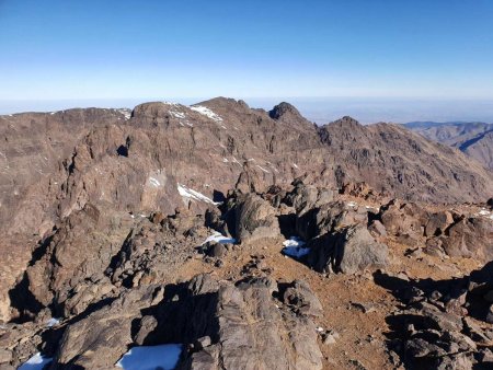 Vue sur Afella et Akioud, autres 4000 du coin