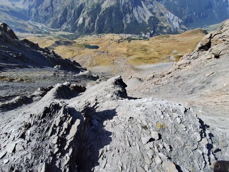 Vue plongeante sur le versant sud à cet endroit 