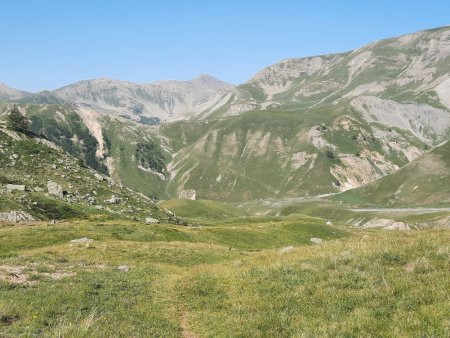 La dure remontée vers le Camp des Fourches qui nous attend