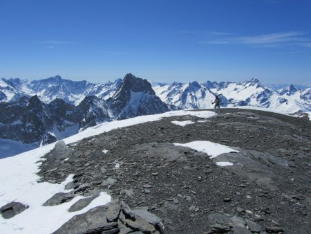 Le Dôme de la Lauze porte bein son nom.