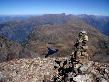 Au nord du plateau du Taillefer, à gauche ouest du cairn