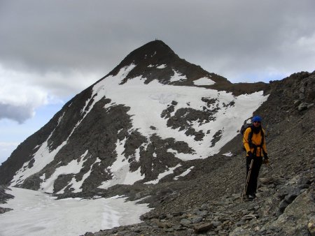 On quitte la glace pour monter dans la caillasse.