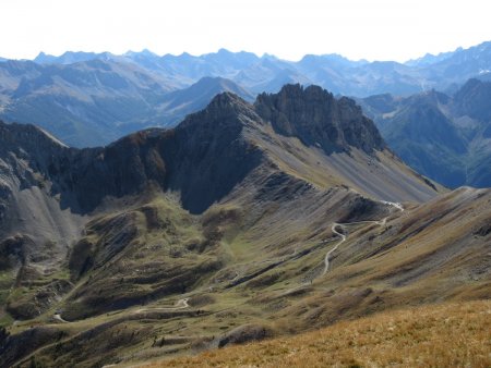 L’arrivée au col de Furfande de la longue piste ’carrossable’ qui part d’Arvieux