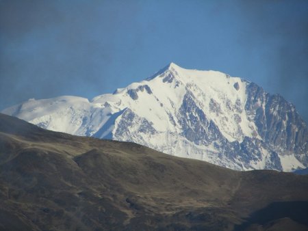 La crête de la pointe de la Mandallaz et le Mont Blanc.