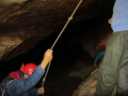 Descente dans le lac pour trouver le passage étroit qui permet aux salles suivantes.