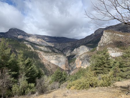 Clues de Pérouré.