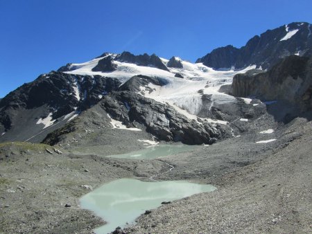 De la moraine du glacier.