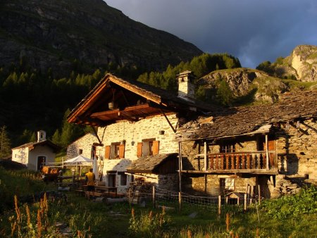 Les chalets du 18e et 19e siècle, faisant partie du patrimoine montagnard.