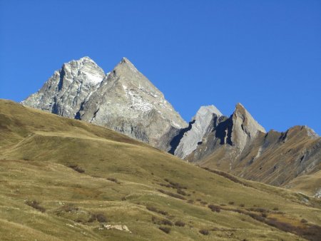 Le Mont Tondu, l’Aiguille de Bellaval, la Grande Ecaille et la Pointe de la Tépiaz.