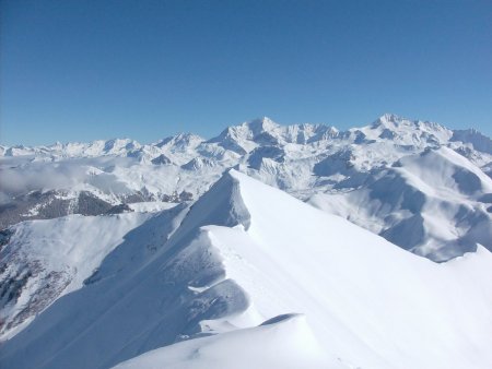 Le sommet, au fond le Mont Pourri et Bellecôte.