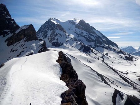 Sur l’arête de la Séchette, la Grande Casse s’impose