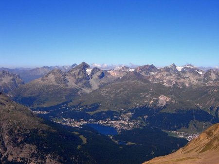 St-Moritz et le Piz Julier au centre.