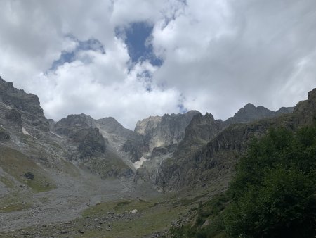 Vers le refuge. Voir photo suivante.