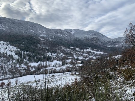 La Montagne Saint-Michel (à gauche).