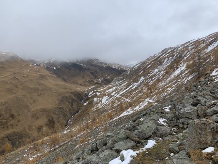 Vue rétro sur le sentier allant au point 2242m.