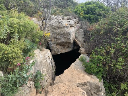 Trou d’entrée de la Baume Sourne.