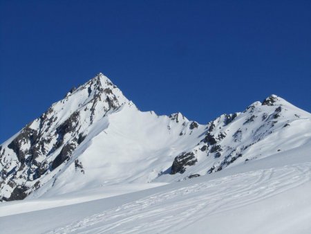 A droite le sommet convoité.