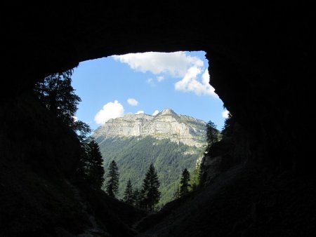 Vers le Pinet, de la grotte.