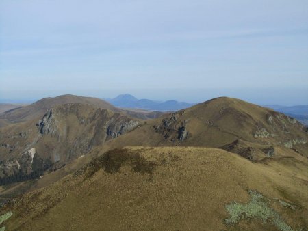 Tout au fond le Puy de Dôme.