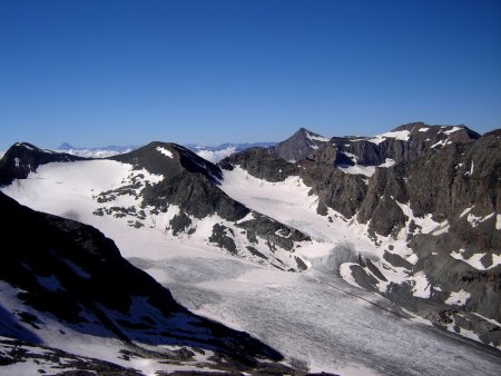 Le Glacier du Baounet dans sa solitude. Au fond le Viso, et Rochemelon. 