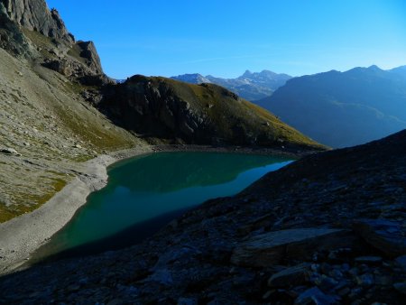 Fin de saison : le lac a baissé de niveau.