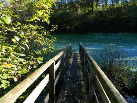 ...très haute en prévision des caprices de cette rivière.