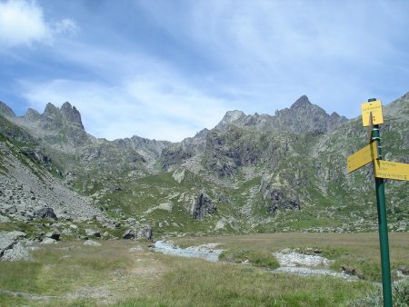 vue du pont de la Sassière sur notre itinéraire de descente