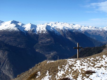 Croix de Bellecombe 2163m à la sortie de la forêt