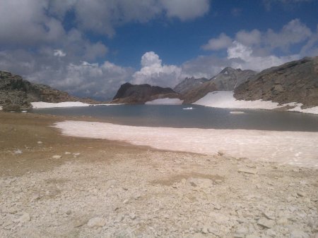 le petit lac glaciaire du sommeiller