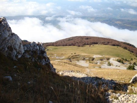 En contrebas l’abri Jusson