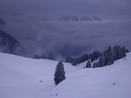 Retour vers la vallée avec la nuit...