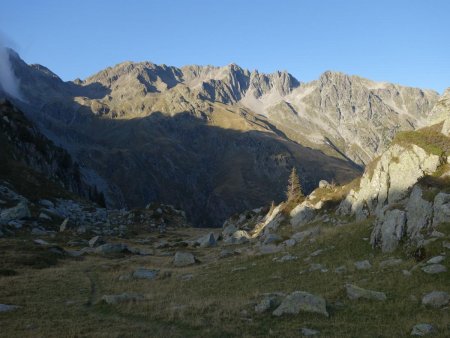 En remontant au pas de la Coche, regard arrière...