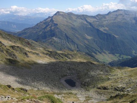 Regard dans le versant sud-est, face au Mont Bellacha.