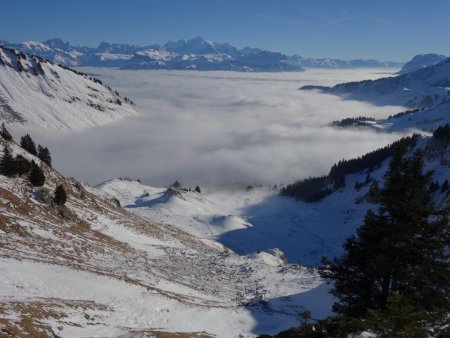 Sous le stratus, vallées du Giffre et de l’Arve ne font qu’une.