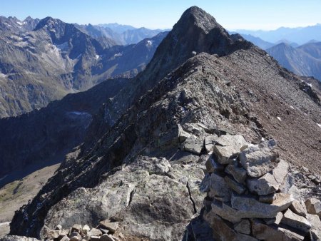 Et non, le Rochail n’est pas le point culminant ! La pointe de Malhaubert domine de 27m.