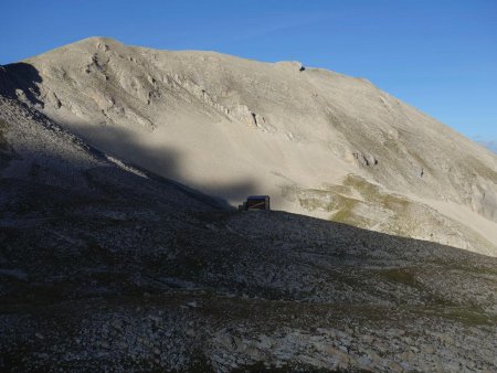 La cabane des Narrites, sous la crête de la Clape.